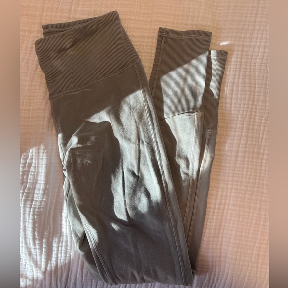 Alo Yoga High-Waist Alosoft Lounge Legging - Picture 4 of 4